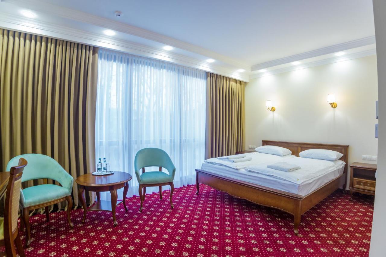 צ'יסינאו Ambassador Hotel מראה חיצוני תמונה