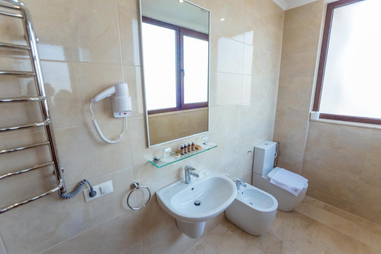 צ'יסינאו Ambassador Hotel מראה חיצוני תמונה